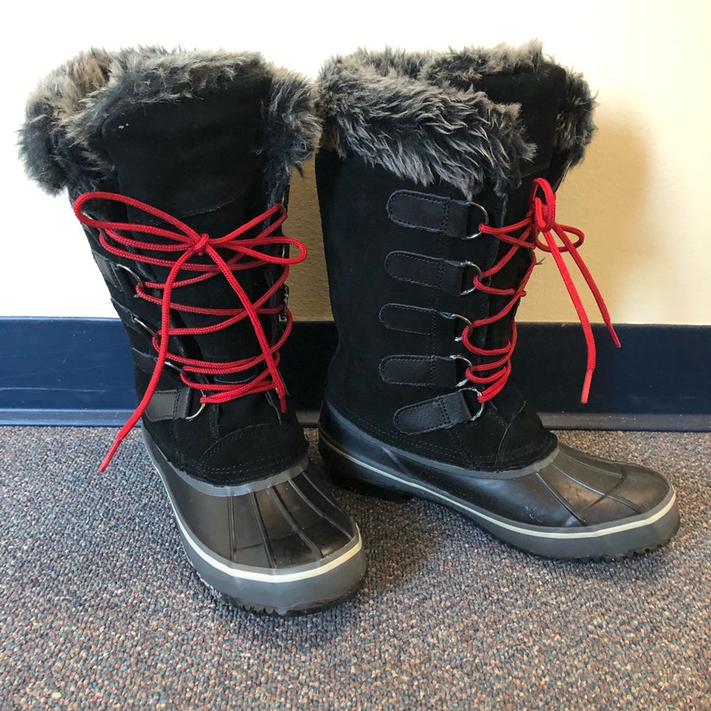 Thinsulate Black Tall Snowboots with Red Laces